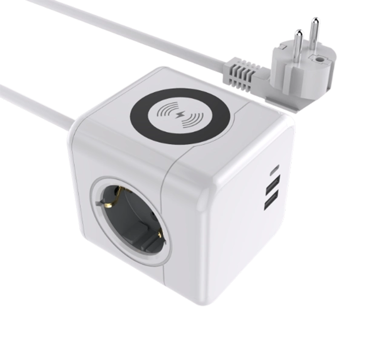 يتميز شريط الطاقة السلكي المكعب E07 بـ 3 منافذ على الطراز الأوروبي ومنفذين USB-A ومنفذ USB-C
